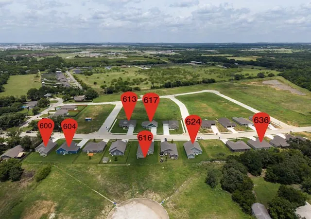 Photo 4 of Single family home for sale at 617 Crockett Dr, Cleburne, TX 76031 | MLS# 21288358 | Listing updated on 2026-10-06