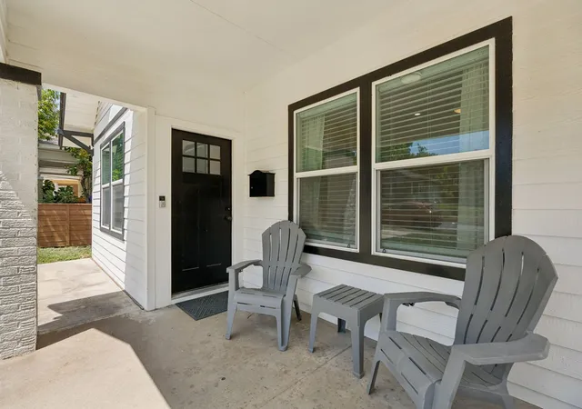 Photo 2 of Single family home for sale at 1008 S Oak Cliff Blvd, Dallas, TX 75208 | MLS# 21284531 | Listing updated on 2026-07-10