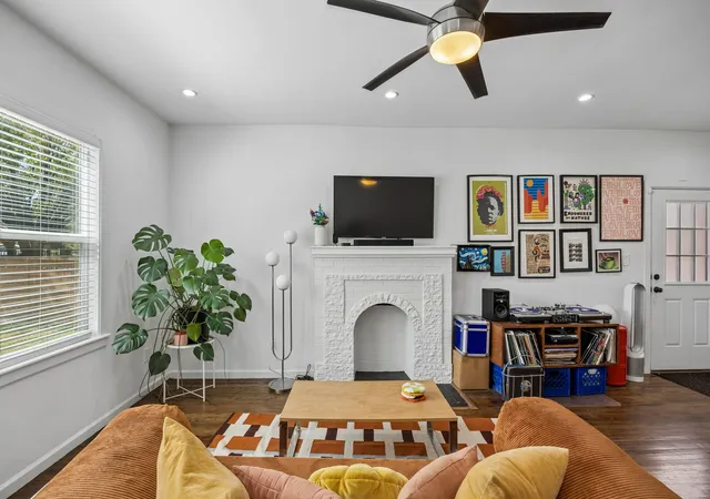 Photo 3 of Single family home for sale at 1008 S Oak Cliff Blvd, Dallas, TX 75208 | MLS# 21284531 | Listing updated on 2026-07-10