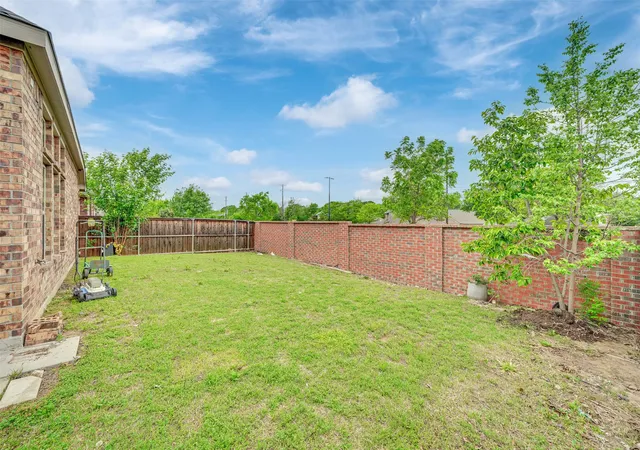 Homes for sale in Garland, TX | 2725 Bechtol St, Garland, TX 75042 | MLS# 21288402