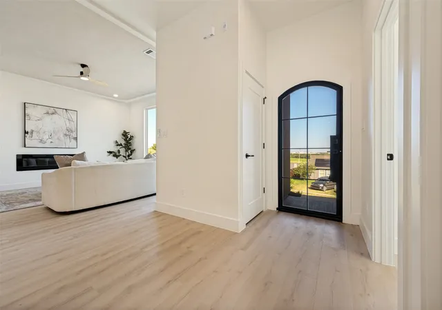 Photo 2 of Single family home for sale at 910 Gallant Fox Dr, Dallas, TX 75211 | MLS# 21286770 | Listing updated on 2026-08-25