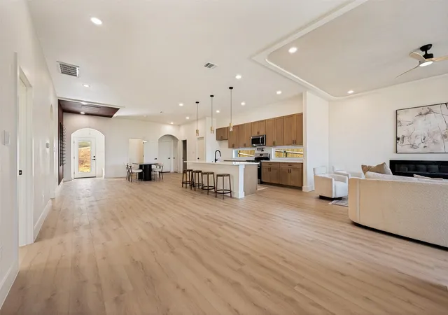 Photo 3 of Single family home for sale at 910 Gallant Fox Dr, Dallas, TX 75211 | MLS# 21286770 | Listing updated on 2026-08-25