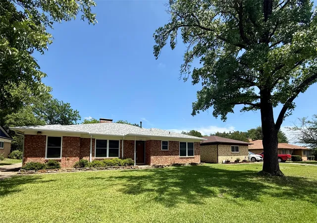 Homes for sale in Denison, TX | 120 S Lynn Ave, Denison, TX 75020 | MLS# 21270363