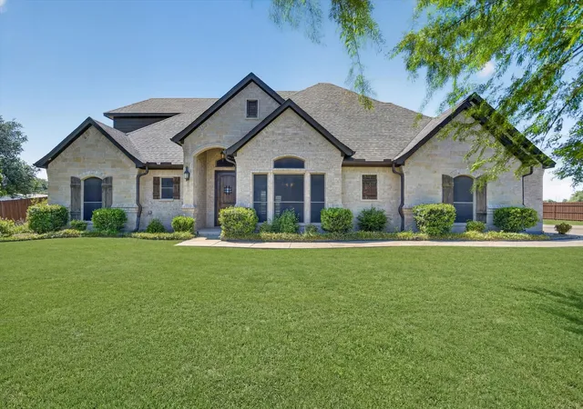 Homes for sale in Azle, TX | 2000 Adams Ln S, Azle, TX 76020 | MLS# 21288468
