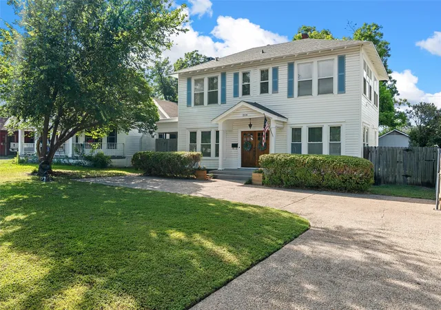 3rd image of 2514 Colcord Ave, Waco, TX 76707 | MLS# 21286921