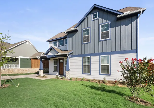 Photo 3 of Single family home for sale at 10907 Rochelle Ct, Midlothian, TX 76065 | MLS# 21270522 | Listing updated on 2026-08-18
