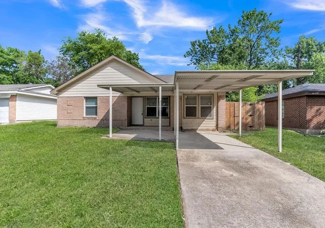 Photo 1 of Single family home for sale at 1800 Buena Vista St, Mesquite, TX 75149 | MLS# 21288612 | Listing updated on 2026-07-14