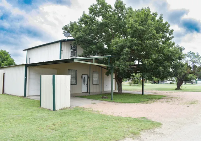 Photo 3 of Sale Pending at 101 S Loop Dr, Brady, TX 76825 | MLS# 21287594 | Listing updated on 2026-06-12