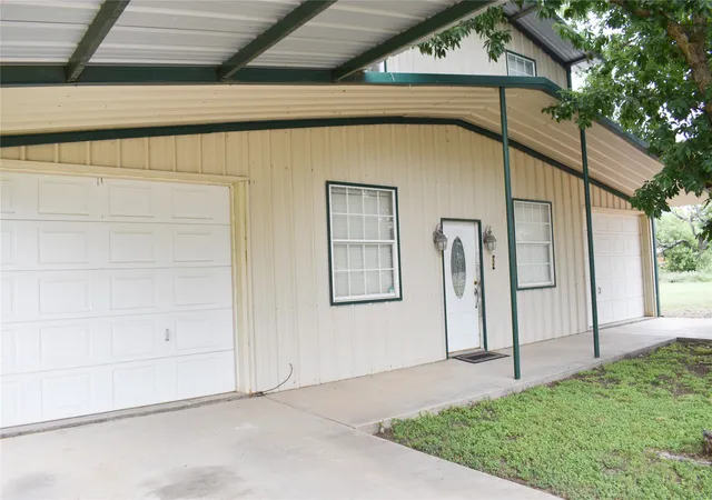 Photo 3 of Sale Pending at 101 S Loop Dr, Brady, TX 76825 | MLS# 21287594 | Listing updated on 2026-06-12