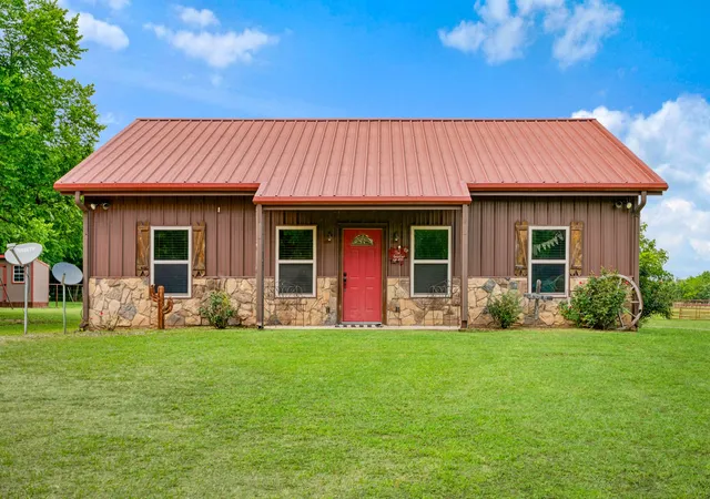 Homes for sale in Bogata, TX | 285 5th St Ne, Bogata, TX 75417 | MLS# 21288140