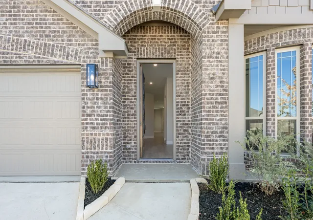 Photo 3 of Single family home for sale at 214 Seminole Trl, Alvarado, TX 76009 | MLS# 21288675 | Listing updated on 2026-10-07