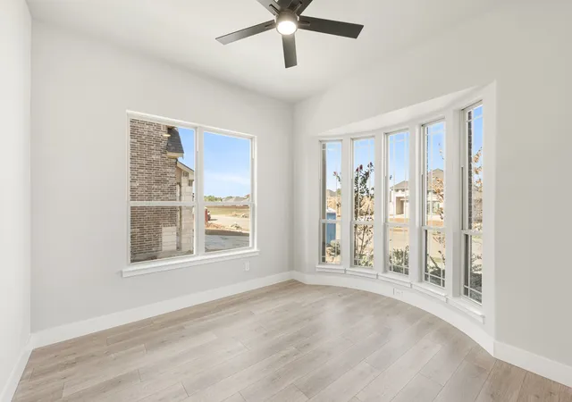 Photo 4 of Single family home for sale at 214 Seminole Trl, Alvarado, TX 76009 | MLS# 21288675 | Listing updated on 2026-10-07