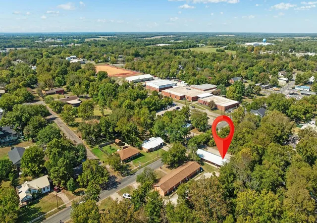 Homes for sale in Clarksville, TX | 401 S Donoho St, Clarksville, TX 75426 | MLS# 21288688
