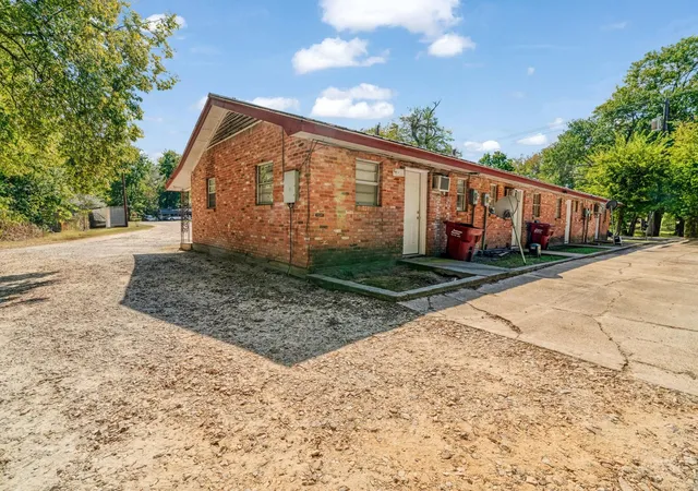 Homes for sale in Clarksville, TX | 401 S Donoho St, Clarksville, TX 75426 | MLS# 21288688