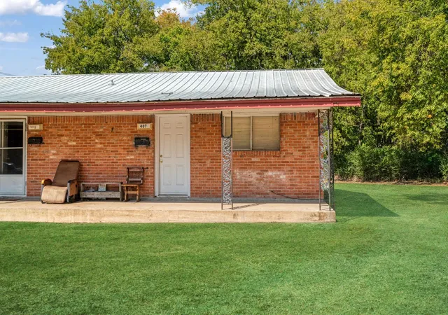 Homes for sale in Clarksville, TX | 401 S Donoho St, Clarksville, TX 75426 | MLS# 21288688