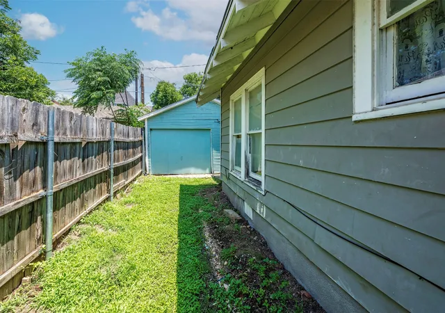 5th image of 1323 S Lake St, Fort Worth, TX 76104 | MLS# 21287312