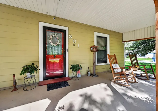 Photo 3 of Sale Pending at 801 S Hall St, Ennis, TX 75119 | MLS# 21288719 | Listing updated on 2026-10-06
