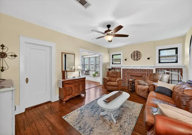 Photo 4 of Sale Pending at 801 S Hall St, Ennis, TX 75119 | MLS# 21288719 | Listing updated on 2026-10-06