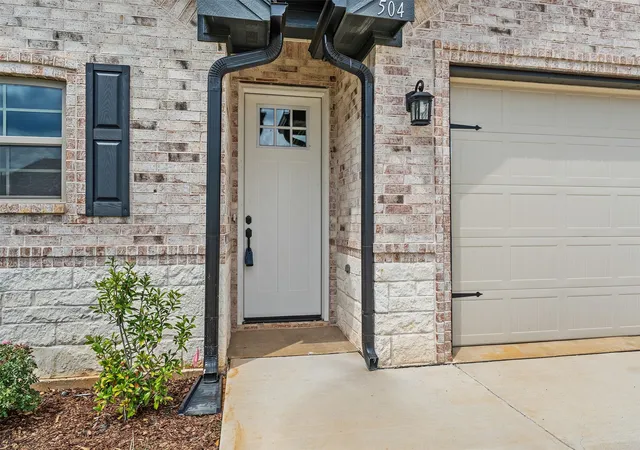 Photo 3 of Single family home for sale at 504 Cornerstone, Lindale, TX 75771 | MLS# 21288704 | Listing updated on 2026-08-21