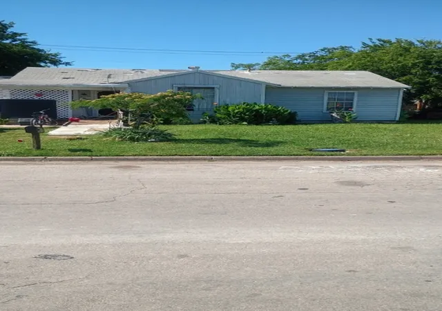 Photo 1 of Sale Pending at 1713 18th St, Mineral Wells, TX 76067 | MLS# 21287396 | Listing updated on 2026-07-09