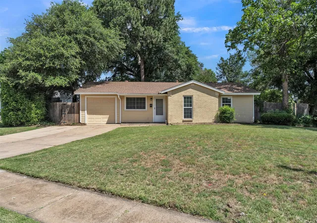 Homes for sale in Irving, TX | 1801 Anderson St, Irving, TX 75062 | MLS# 21286049