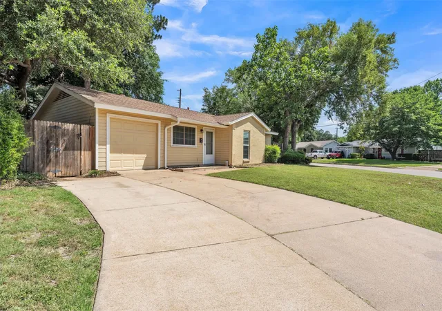 Homes for sale in Irving, TX | 1801 Anderson St, Irving, TX 75062 | MLS# 21286049