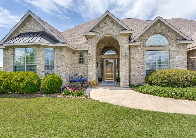 Photo 3 of Single family home for sale at 2640 Skinner Rd, Midlothian, TX 76065 | MLS# 21245015 | Listing updated on 2026-08-28