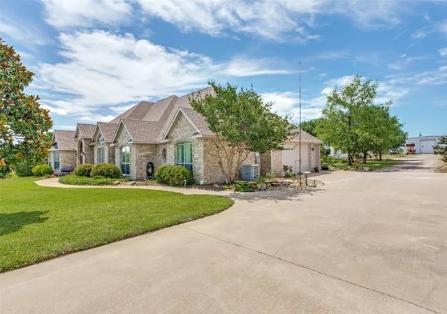 Photo 3 of Single family home for sale at 2640 Skinner Rd, Midlothian, TX 76065 | MLS# 21245015 | Listing updated on 2026-08-28