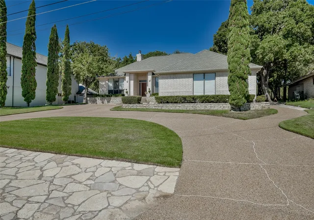Photo 2 of Single family home for sale at 4922 Viejo Ct, Granbury, TX 76049 | MLS# 21073749 | Listing updated on 2026-07-19