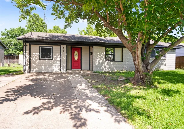 Photo 1 of Single family home for sale at 808 Bluebonnet Ln, Mesquite, TX 75149 | MLS# 21288773 | Listing updated on 2026-07-20