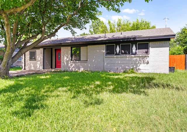 Photo 2 of Single family home for sale at 808 Bluebonnet Ln, Mesquite, TX 75149 | MLS# 21288773 | Listing updated on 2026-07-20