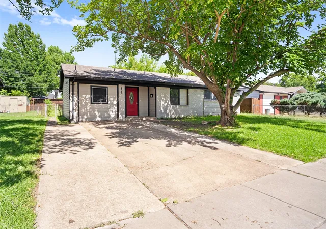 Photo 3 of Single family home for sale at 808 Bluebonnet Ln, Mesquite, TX 75149 | MLS# 21288773 | Listing updated on 2026-07-20