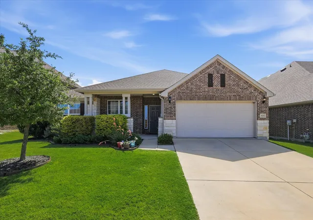 Photo 1 of Single family home for sale at 8120 Horseman Rd, Fort Worth, TX 76131 | MLS# 21287592 | Listing updated on 2026-07-13