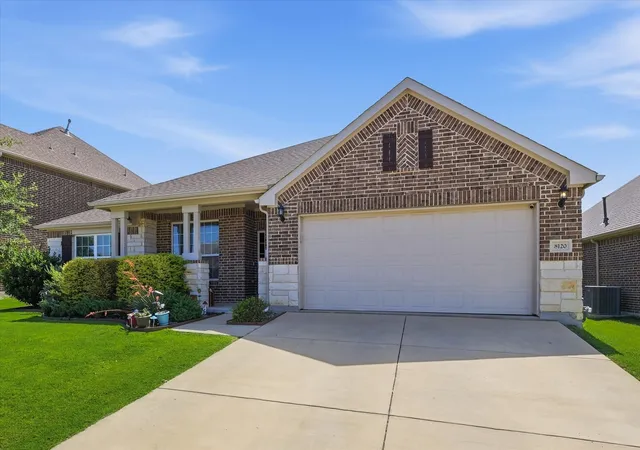 Photo 3 of Single family home for sale at 8120 Horseman Rd, Fort Worth, TX 76131 | MLS# 21287592 | Listing updated on 2026-07-13