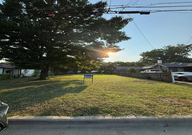 2nd image of 421 Ogden Ave, Cockrell Hill, TX 75211 | MLS# 21288221