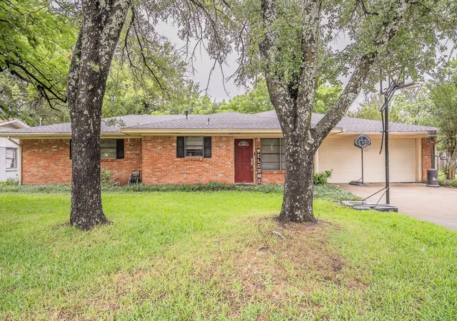 Homes for sale in Kerens, TX | 613 N Overlook Dr, Kerens, TX 75144 | MLS# 21288839