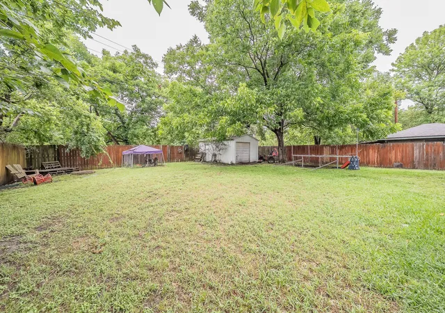 Homes for sale in Kerens, TX | 613 N Overlook Dr, Kerens, TX 75144 | MLS# 21288839