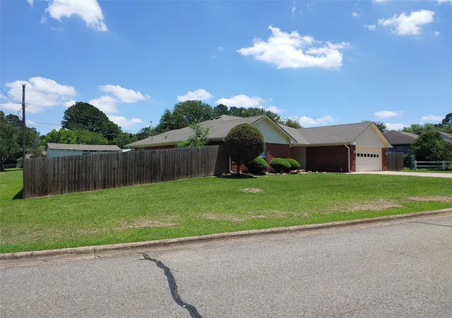 Photo 3 of Sale Pending at 1360 Ne 26th St, Paris, TX 75460 | MLS# 21287882 | Listing updated on 2026-08-31