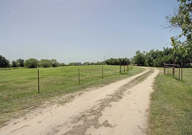 Photo 4 of Single family home for sale at 2800 County Road 314, Cleburne, TX 76031 | MLS# 21288902 | Listing updated on 2026-08-17