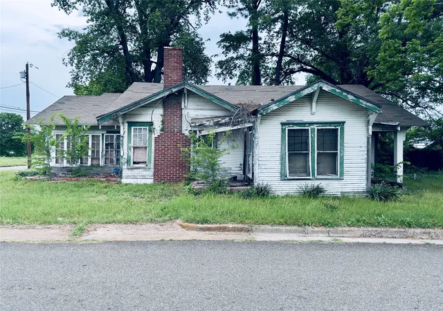 Homes for sale in Sulphur Springs, TX | 208 Texas St, Sulphur Springs, TX 75482 | MLS# 21288910