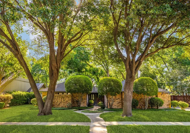 Photo 1 of Sale Pending at 2306 Windsor Dr, Richardson, TX 75082 | MLS# 21288909 | Listing updated on 2026-08-04