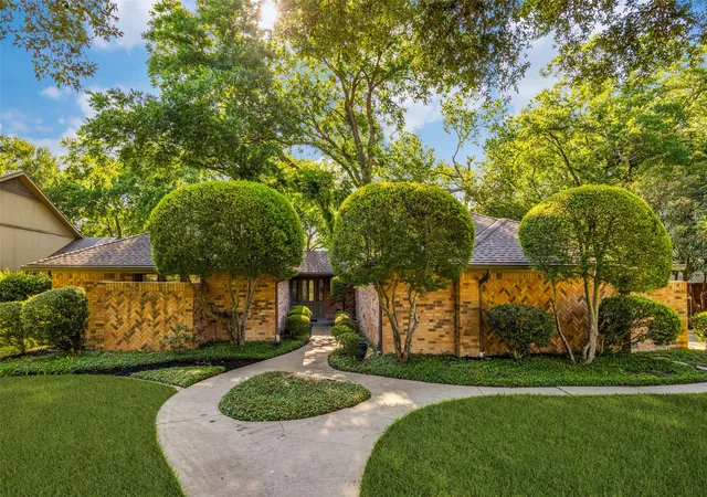 Photo 2 of Sale Pending at 2306 Windsor Dr, Richardson, TX 75082 | MLS# 21288909 | Listing updated on 2026-08-04