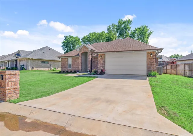 Photo 3 of Single family home for sale at 2231 Rana Park, Flint, TX 75762 | MLS# 21288970 | Listing updated on 2026-07-12