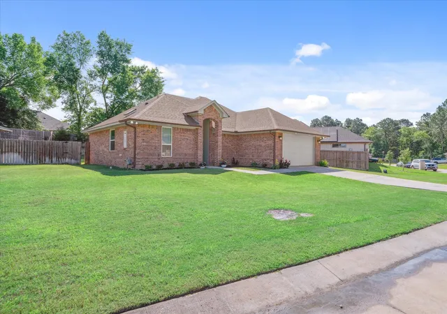 Photo 3 of Single family home for sale at 2231 Rana Park, Flint, TX 75762 | MLS# 21288970 | Listing updated on 2026-07-12