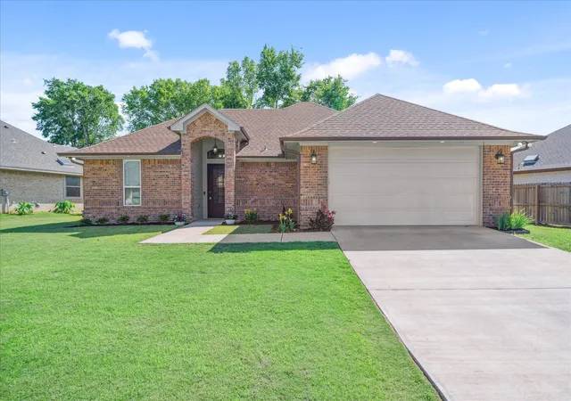 Photo 4 of Single family home for sale at 2231 Rana Park, Flint, TX 75762 | MLS# 21288970 | Listing updated on 2026-07-12