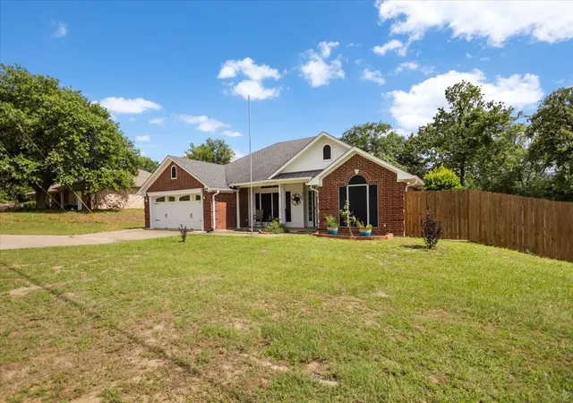 Homes for sale in Lindale, TX | 809 Jack Dr, Lindale, TX 75771 | MLS# 21286849