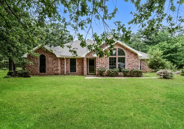 Homes for sale in Paris, TX | 320 33rd St Sw, Paris, TX 75460 | MLS# 21289068