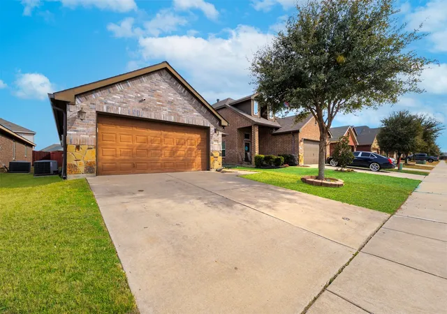 Photo 1 of Single family home for sale at 5505 Thunder Bay Dr, Fort Worth, TX 76119 | MLS# 21289075 | Listing updated on 2026-07-24