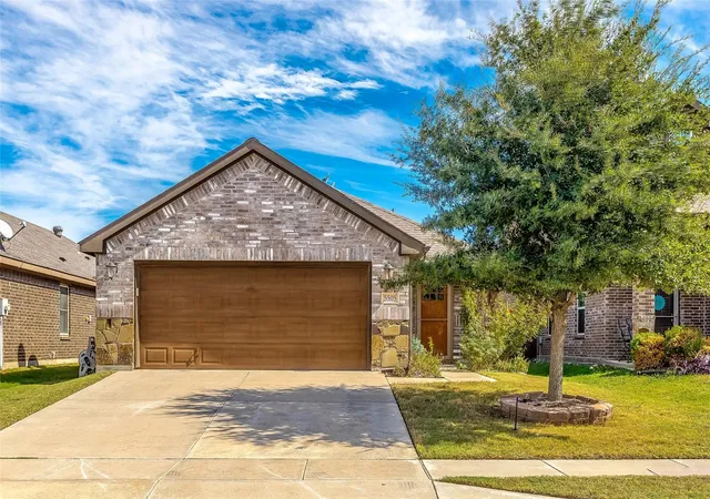 Photo 3 of Single family home for sale at 5505 Thunder Bay Dr, Fort Worth, TX 76119 | MLS# 21289075 | Listing updated on 2026-07-24
