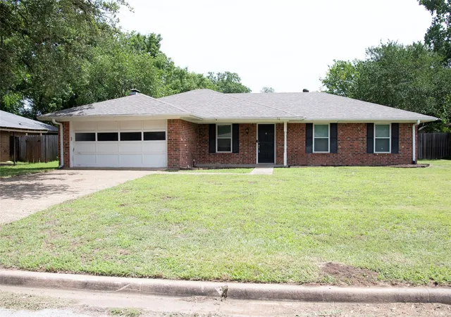 Photo 17 of Single family home for sale at 1008 Fairway Ln, Mexia, TX 76667 | MLS# 21286040 | Listing updated on 2026-08-08